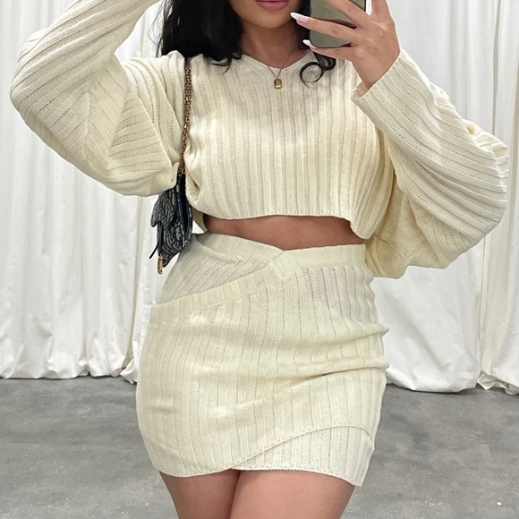 THICK KNIT SKIRT AND SWEATER SET (WHITE) - Picture 2 of 3